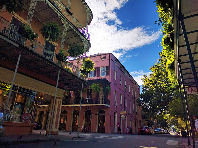 Ruta 61: Las casas de colores y los balcones metálicos son característicos de Nueva Orleans