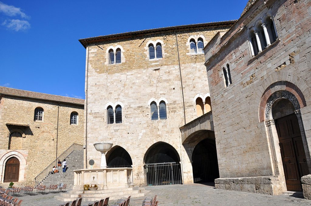 Umbría: Bevagna, Piazza Silvestri