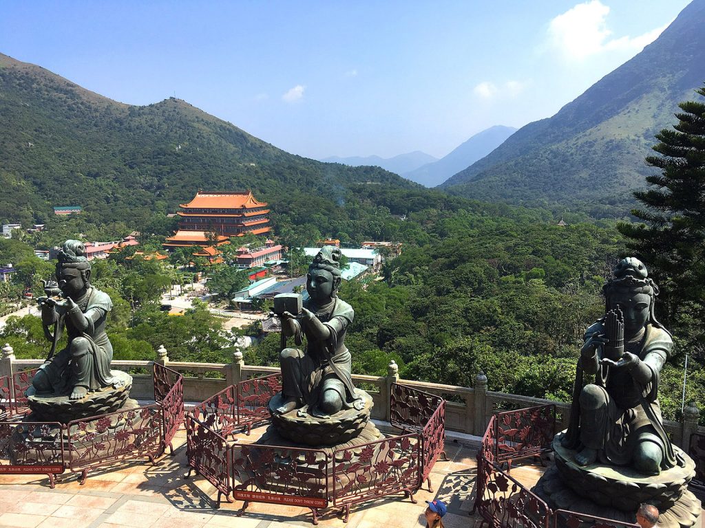 Hong Kong: Buda Tian Tan, vista hacia el monasterio Po Lin