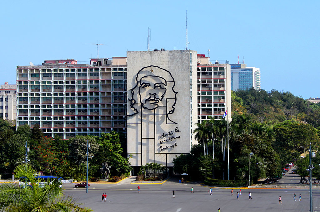 Plaza de la Revolución. En la fachada del Ministerio del Interior hay una efigie de Che Guevara