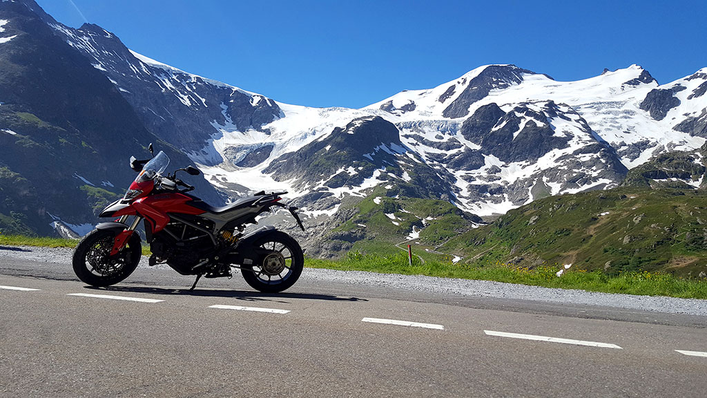Suiza en moto