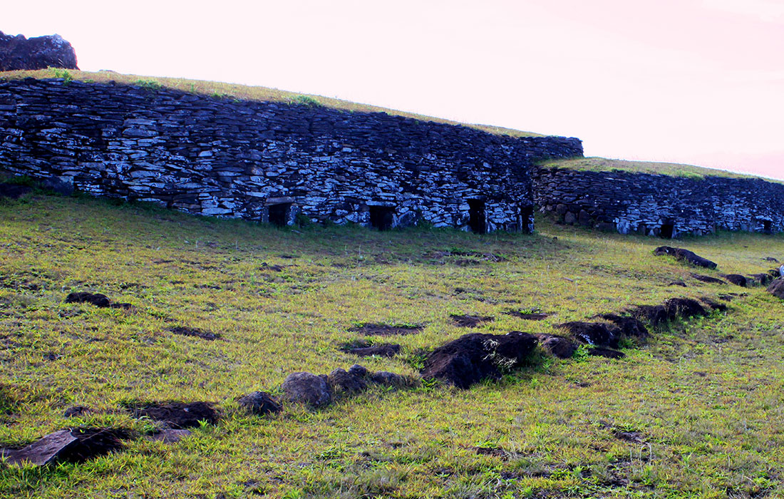 Isla de Pascua. aldea ceremonial de Orongo