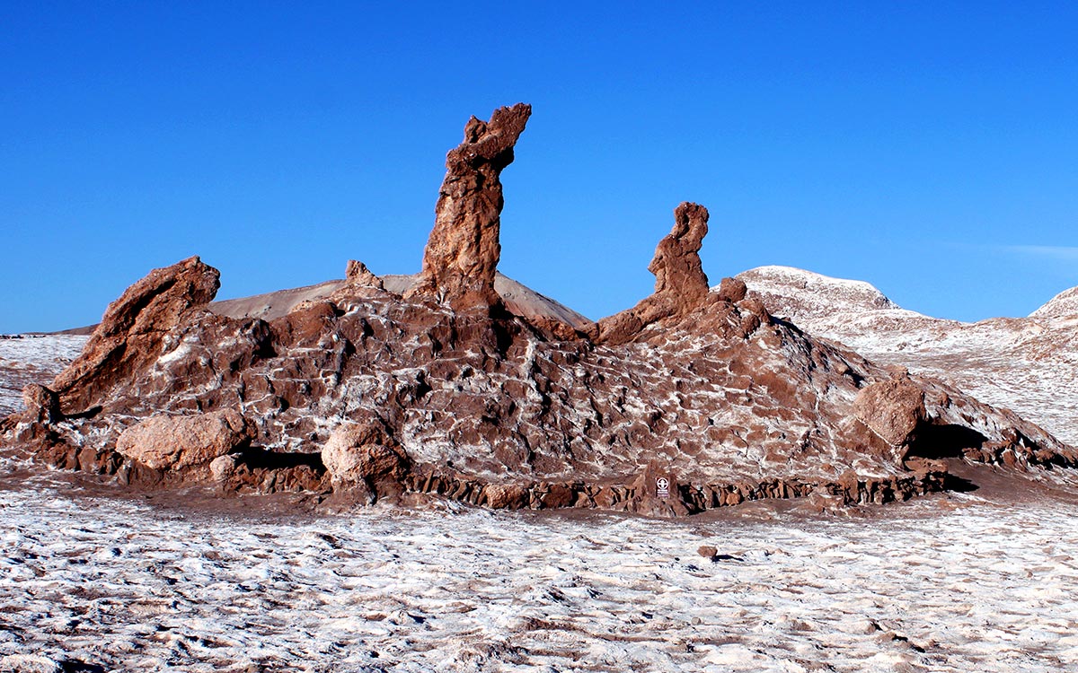 Desierto de Atacama. Formacion rocosa de las Tres Marias en el Valle de la Luna